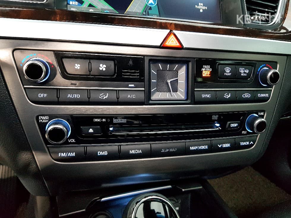 Hyundai GenesisDHG330 Premium AWD - 11