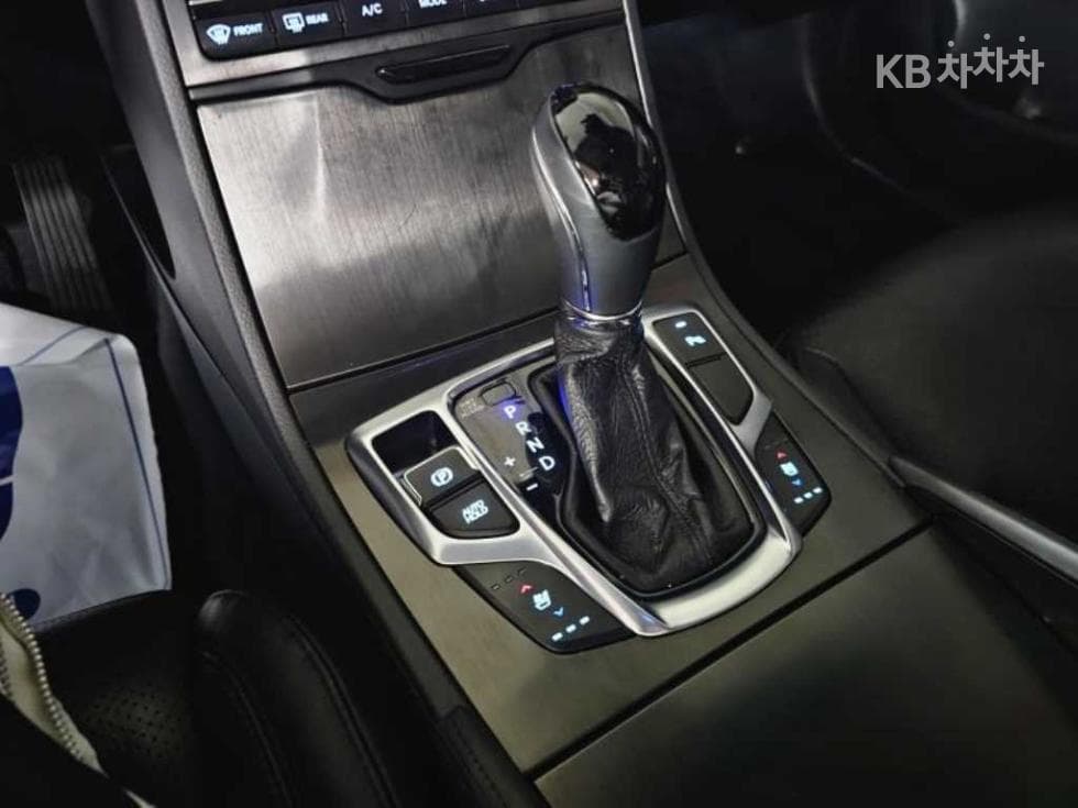 Hyundai Grandeur (Azera)HGHG300 Premium - 15