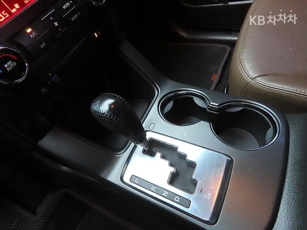 Kia SorentoRDiesel 2.0 2WD LIMITED Premium - 9