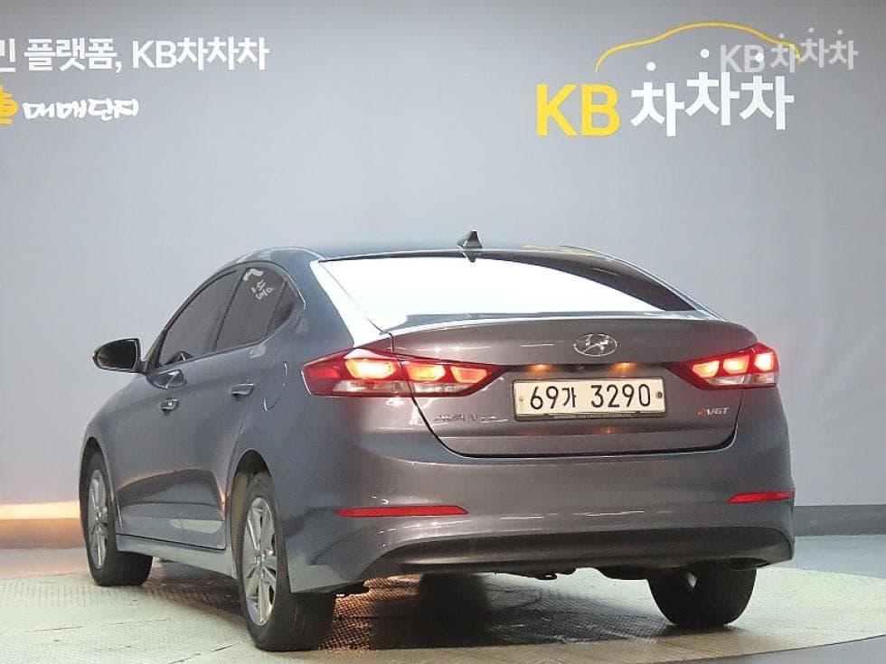 Hyundai Avante (Elantra)AD1.6 e-VGT Smart Special (special feature/edition) - 4