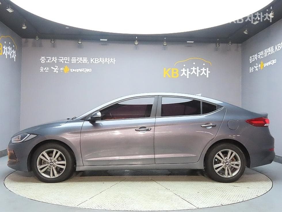 Hyundai Avante (Elantra)AD1.6 e-VGT Smart Special (special feature/edition) - 5
