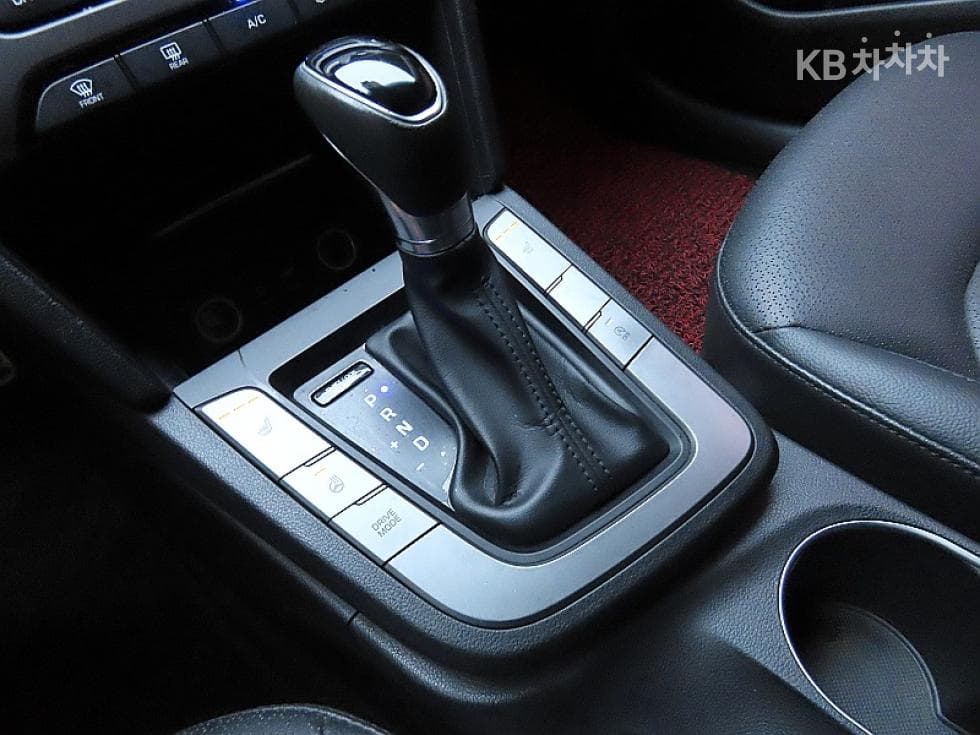 Hyundai Avante (Elantra)AD1.6 e-VGT Smart Special (special feature/edition) - 9