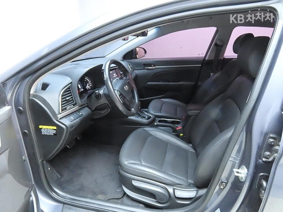 Hyundai Avante (Elantra)AD1.6 e-VGT Smart Special (special feature/edition) - 10