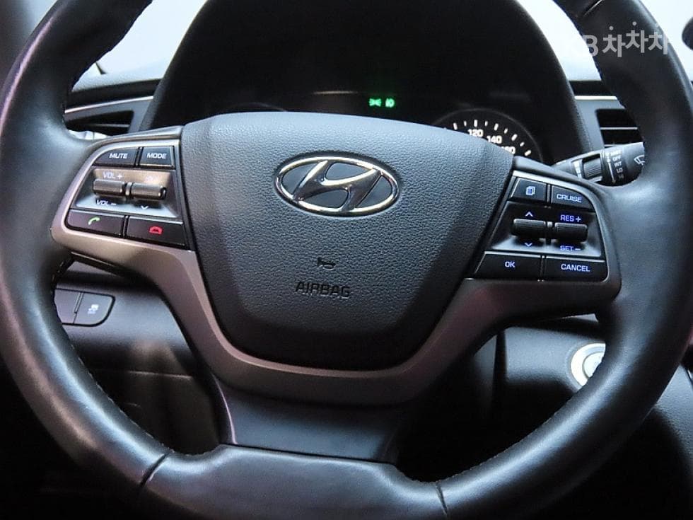 Hyundai Avante (Elantra)AD1.6 e-VGT Smart Special (special feature/edition) - 18