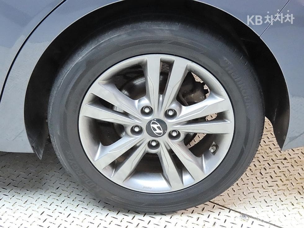 Hyundai Avante (Elantra)AD1.6 e-VGT Smart Special (special feature/edition) - 20