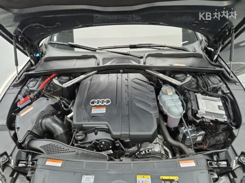 Audi A4 (B9)40 TFSI - - 5