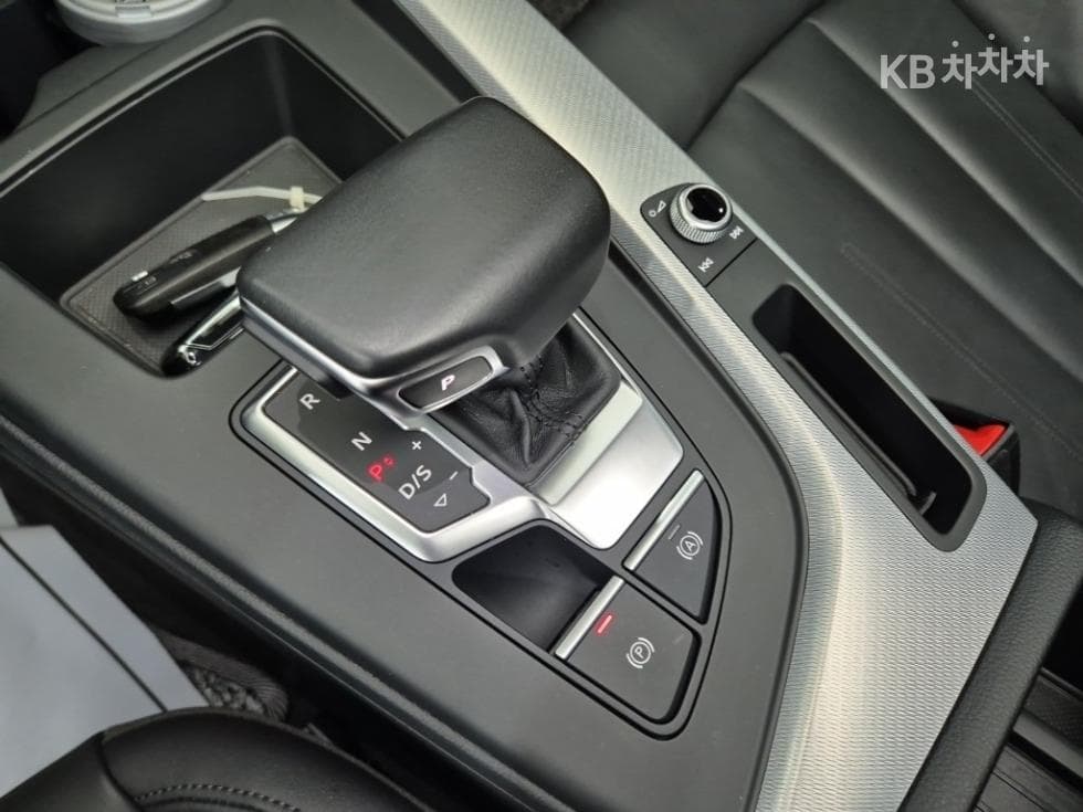 Audi A4 (B9)40 TFSI - - 8