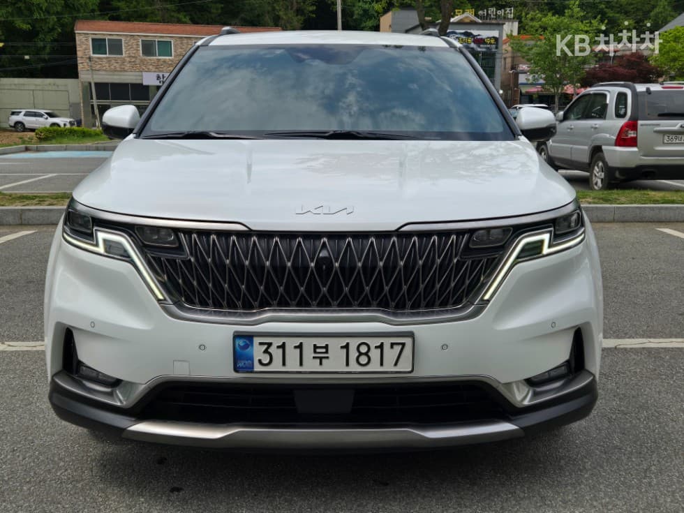 Kia Carnival 4th generation D2.2 9-seater Signature - Image 1