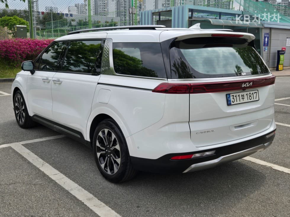Kia Carnival 4th generationD2.2 9-seater Signature - 3