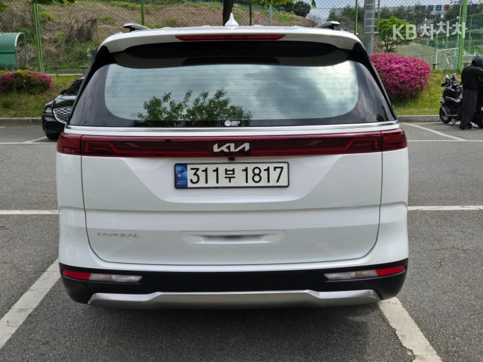 Kia Carnival 4th generationD2.2 9-seater Signature - 4