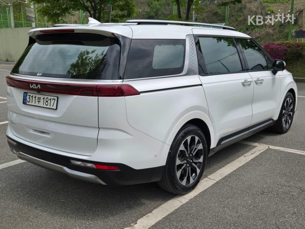 Kia Carnival 4th generationD2.2 9-seater Signature - 5
