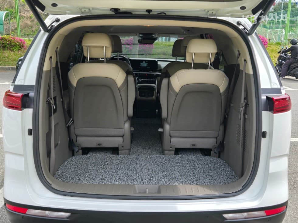 Kia Carnival 4th generationD2.2 9-seater Signature - 6