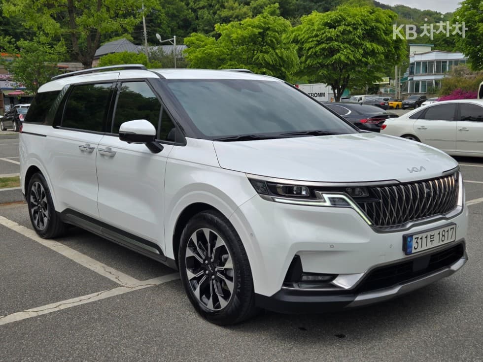 Kia Carnival 4th generationD2.2 9-seater Signature - 8