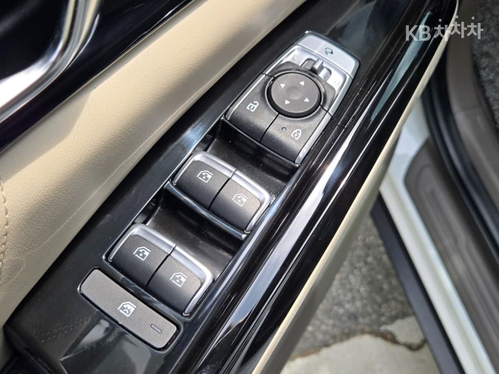 Kia Carnival 4th generationD2.2 9-seater Signature - 9