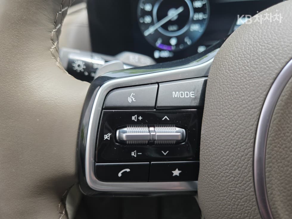 Kia Carnival 4th generationD2.2 9-seater Signature - 14