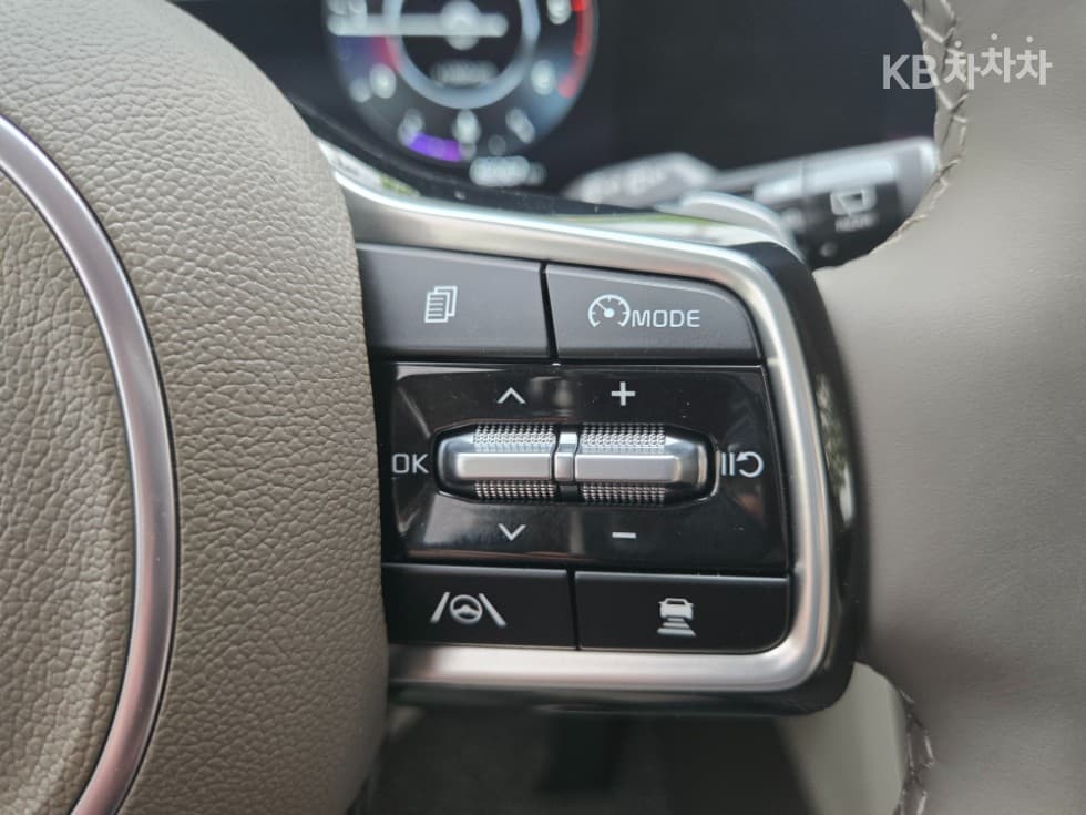 Kia Carnival 4th generationD2.2 9-seater Signature - 15