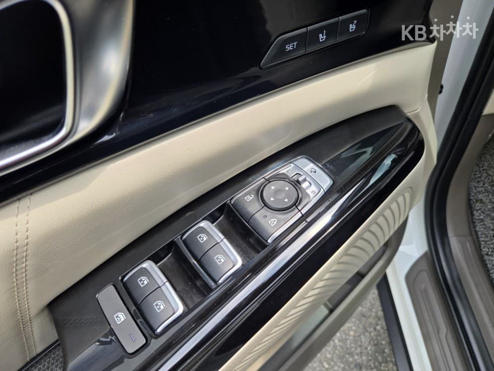 Kia Carnival 4th generationD2.2 9-seater Signature - 16