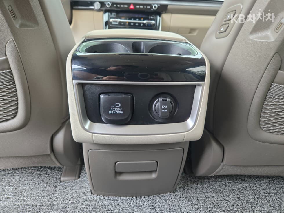 Kia Carnival 4th generationD2.2 9-seater Signature - 24