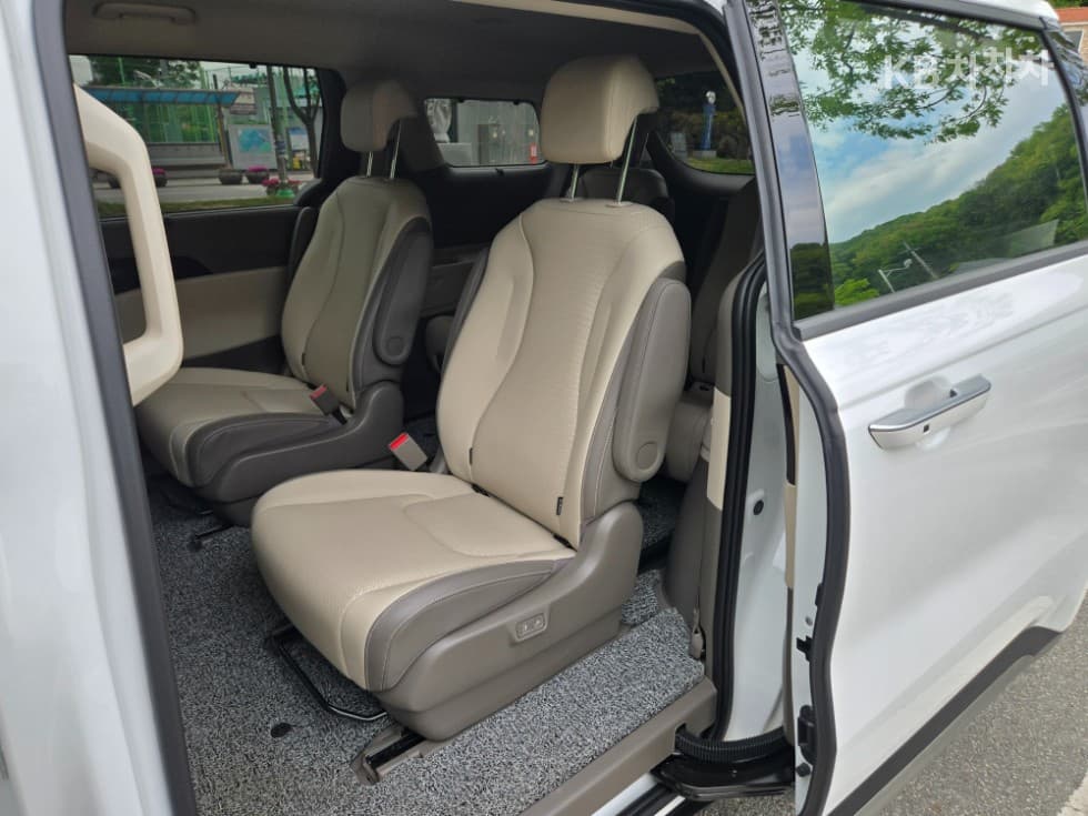 Kia Carnival 4th generationD2.2 9-seater Signature - 25