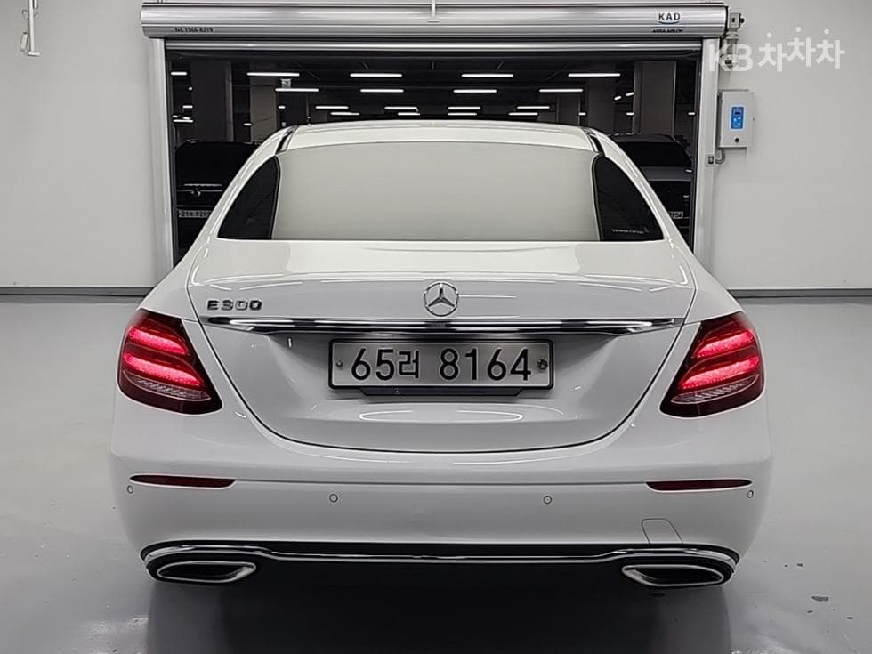 Mercedes-Benz Нов E-КласE200 Авангард W214 - 3
