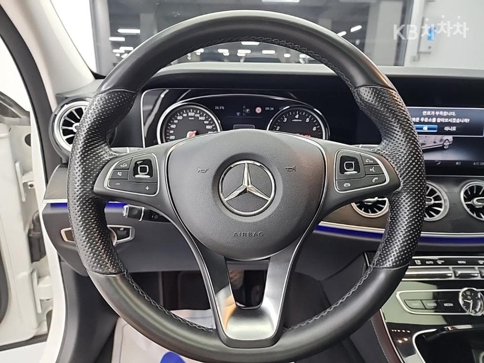 Mercedes-Benz Нов E-КласE200 Авангард W214 - 9