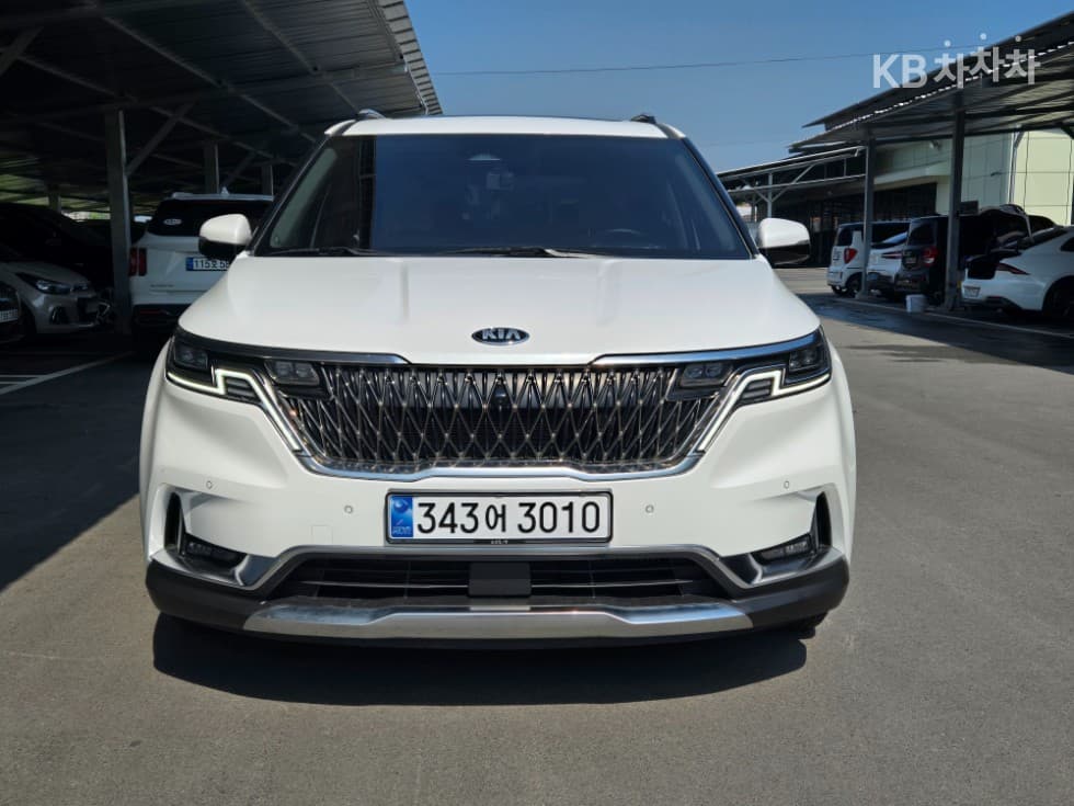 Kia Carnival 4th generation D2.2 9-seater Noblesse - Image 1