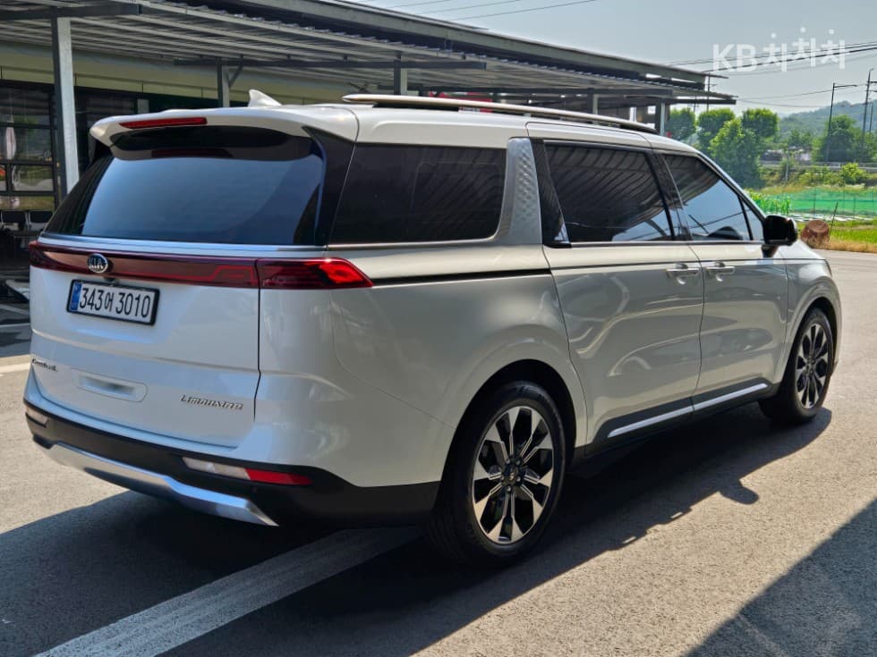 Kia Carnival 4th generationD2.2 9-seater Noblesse - 7