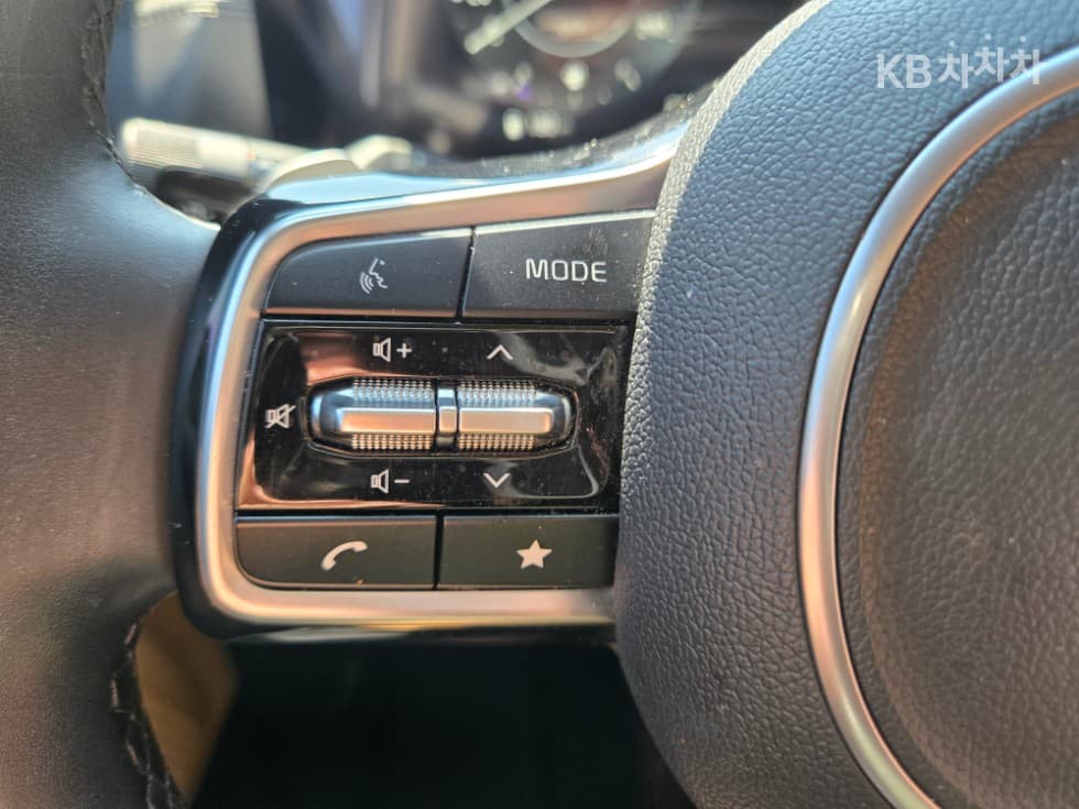 Kia Carnival 4th generationD2.2 9-seater Noblesse - 18
