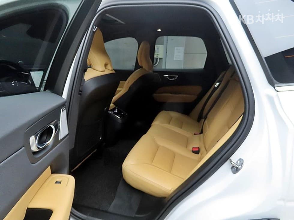 Volvo XC60 Второ поколениеB5 Ultra Bright - 18