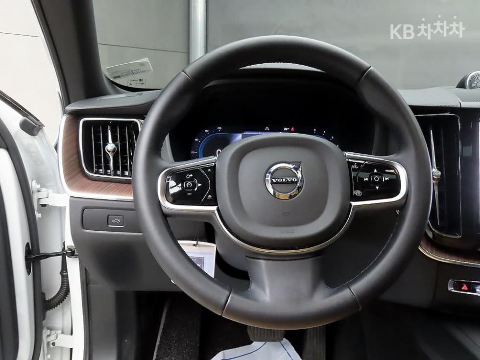 Volvo XC60 Второ поколениеB5 Ultra Bright - 9