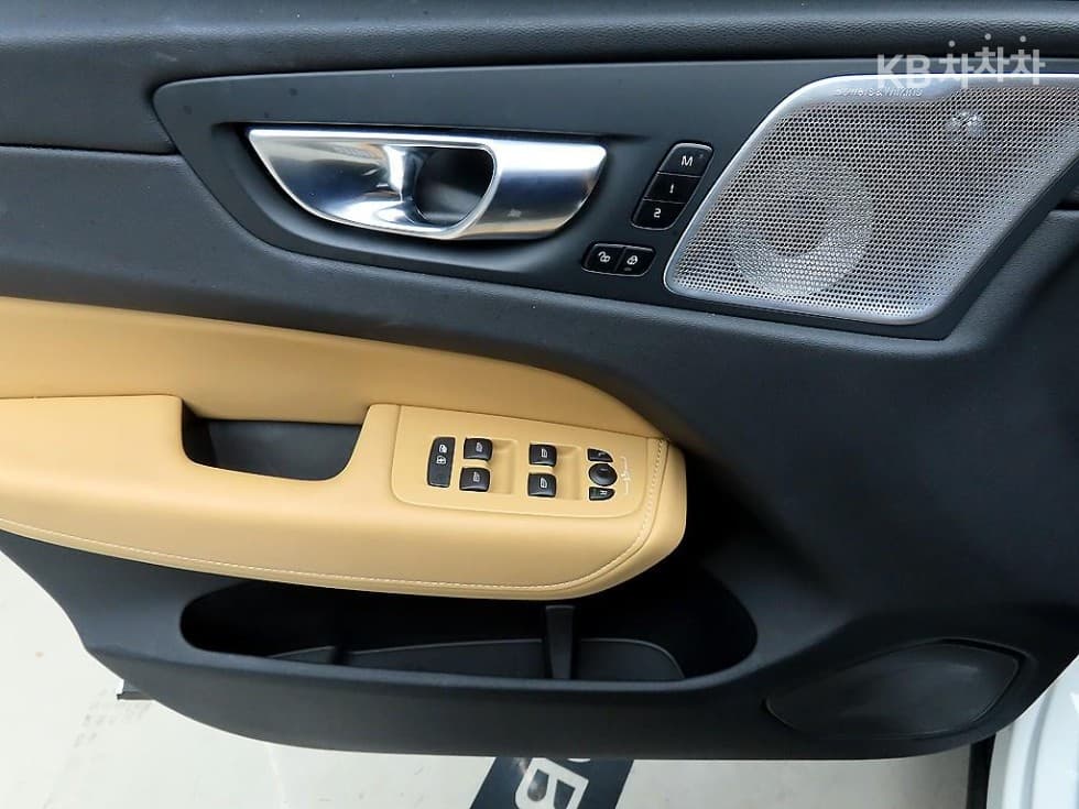 Volvo XC60 Второ поколениеB5 Ultra Bright - 11