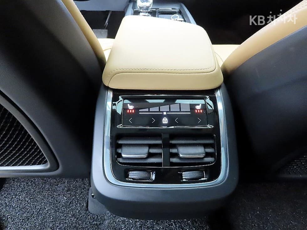 Volvo XC60 Второ поколениеB5 Ultra Bright - 16