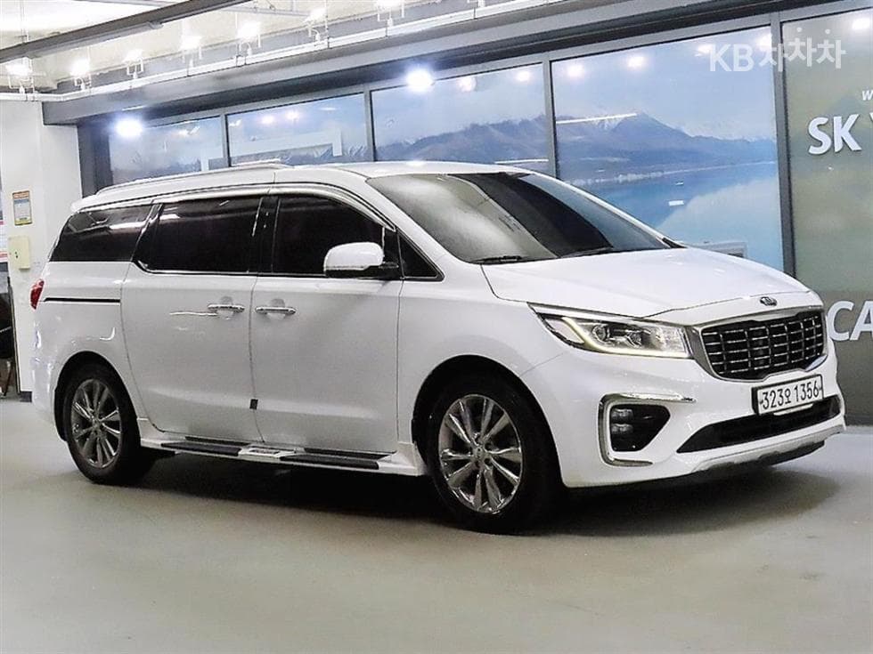 Kia The New (facelift) Carnival 9-seater 2.2 Diesel Prestige - Image 1