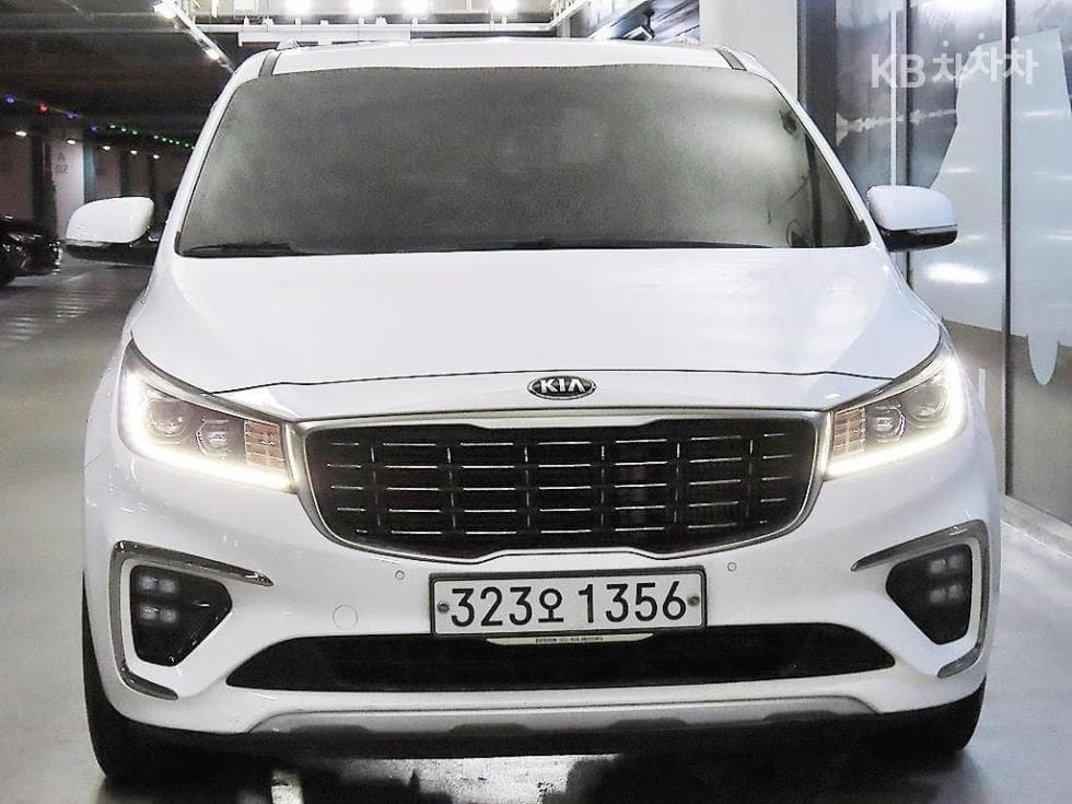 Kia The New (facelift) Carnival9-seater 2.2 Diesel Prestige - 2