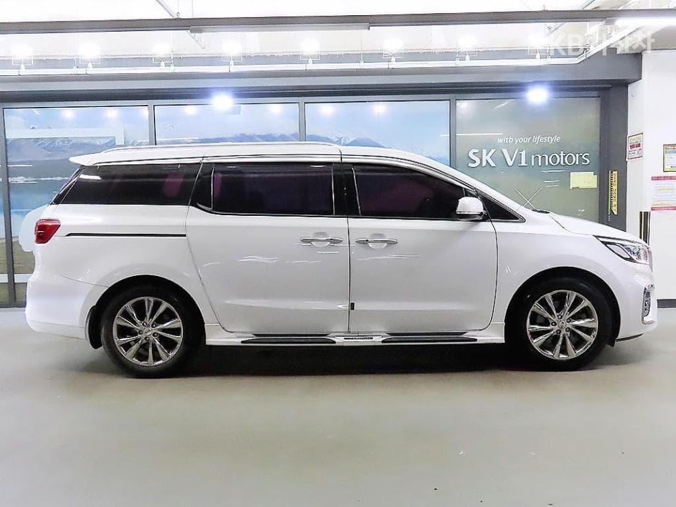 Kia The New (facelift) Carnival9-seater 2.2 Diesel Prestige - 3