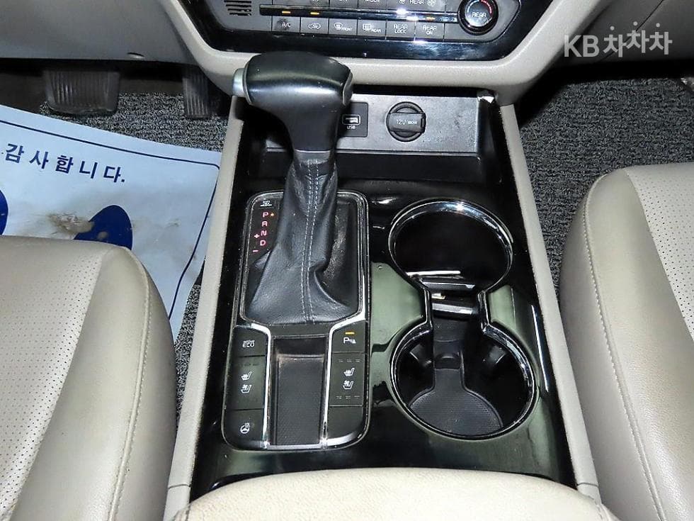 Kia The New (facelift) Carnival9-seater 2.2 Diesel Prestige - 12