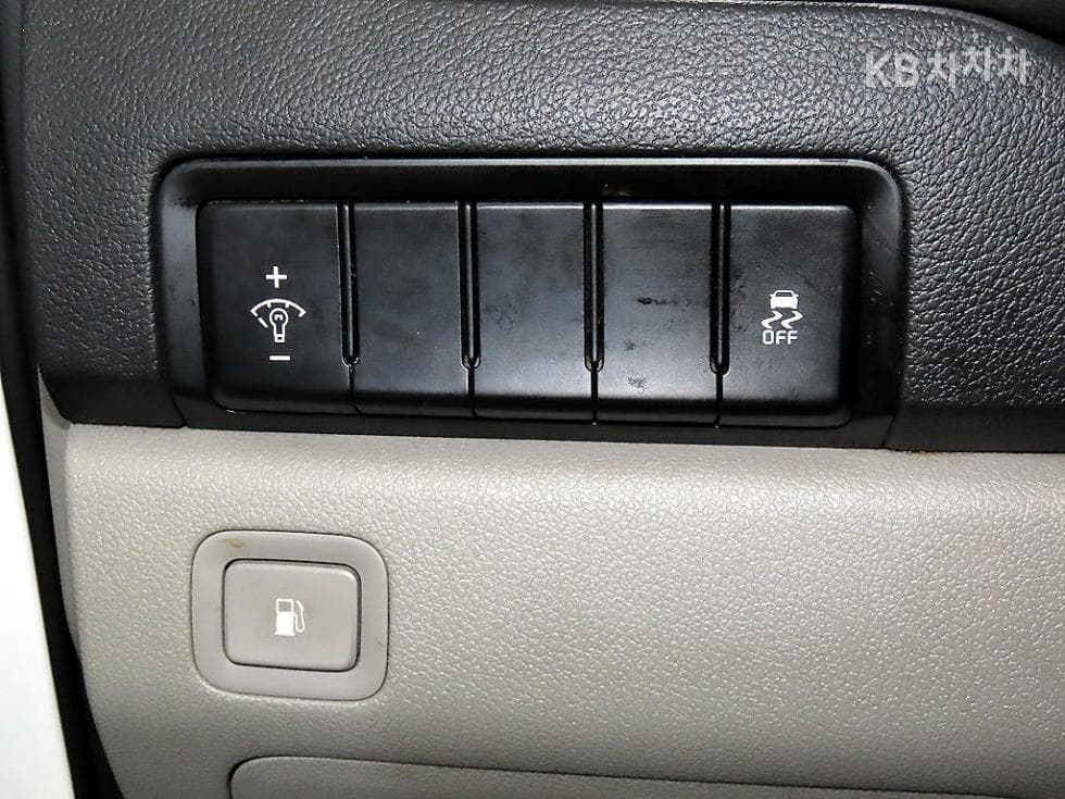 Kia The New (facelift) Carnival9-seater 2.2 Diesel Prestige - 13
