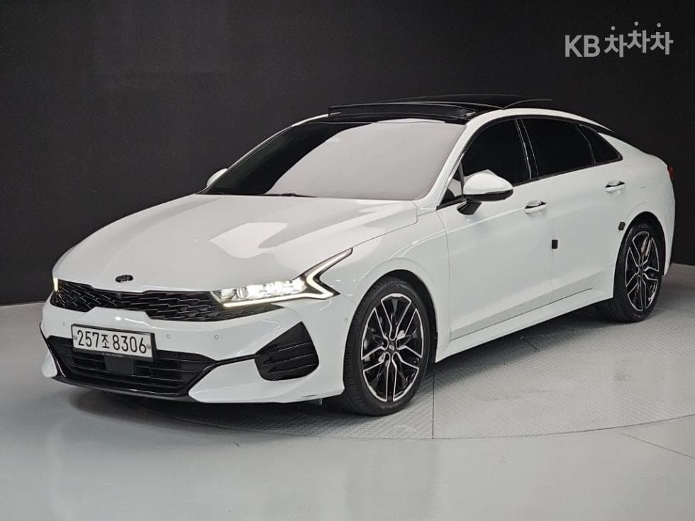 Kia K5 3rd Gen 1.6 Gasoline Turbo Signature - Image 1