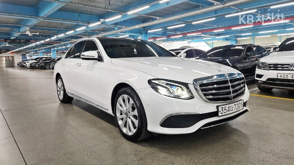 Mercedes-Benz E-Class (W213)E300 Exclusive - 10
