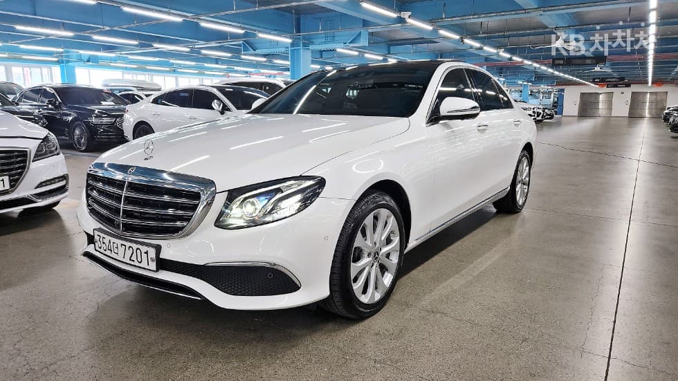 Mercedes-Benz E-Class (W213)E300 Exclusive - 2