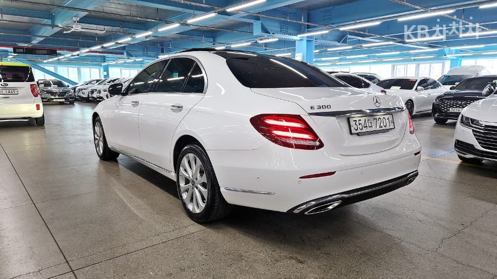 Mercedes-Benz E-Class (W213)E300 Exclusive - 4