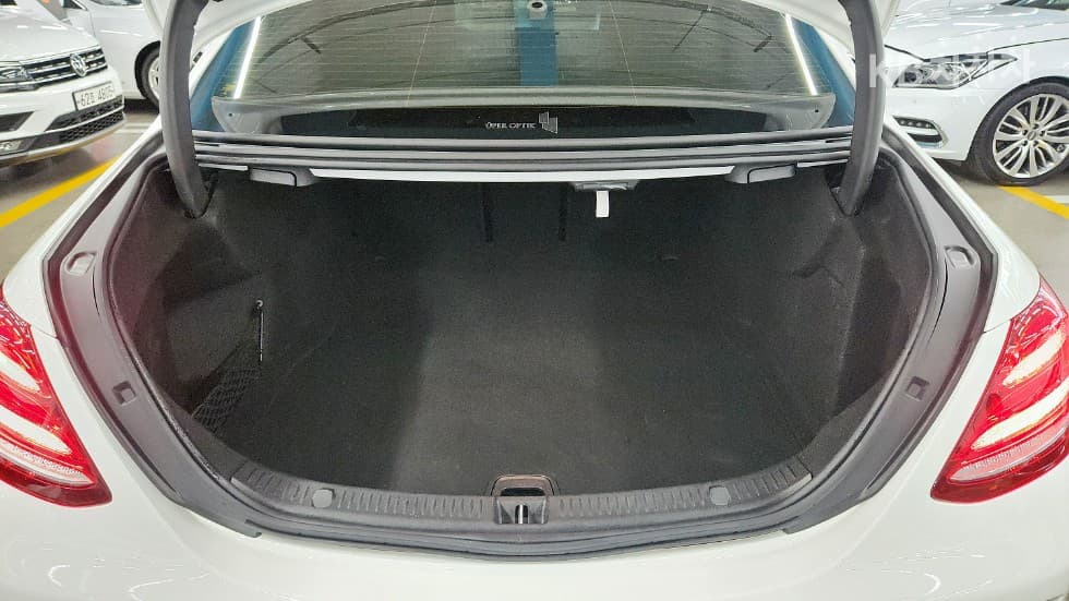 Mercedes-Benz E-Class (W213)E300 Exclusive - 21