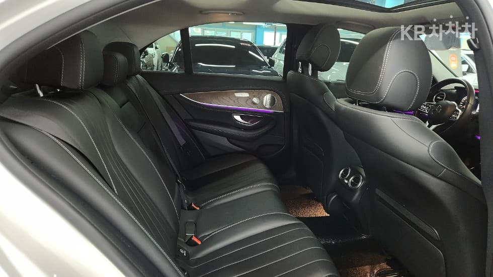 Mercedes-Benz E-Class (W213)E300 Exclusive - 14