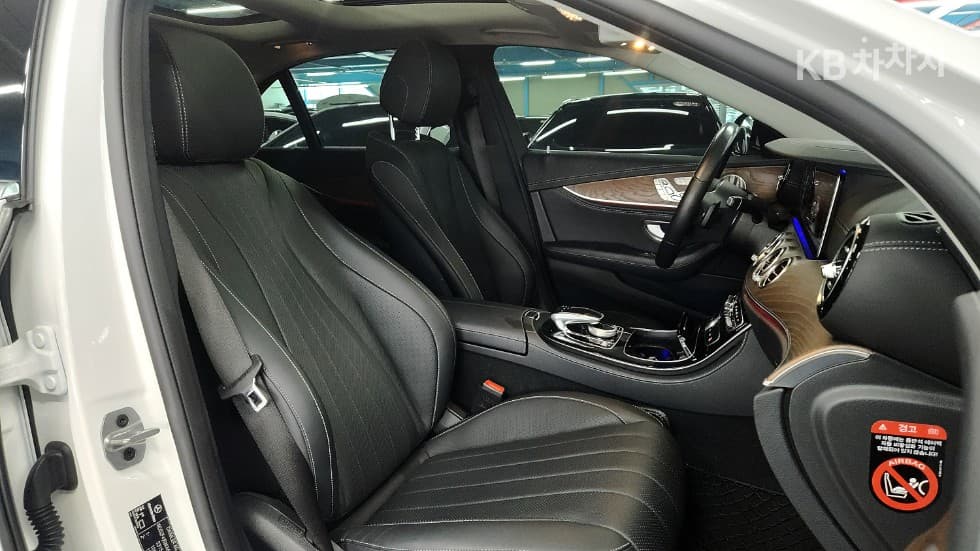 Mercedes-Benz E-Class (W213)E300 Exclusive - 13