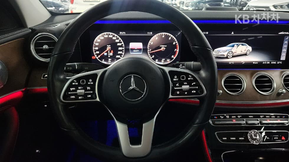 Mercedes-Benz E-Class (W213)E300 Exclusive - 15