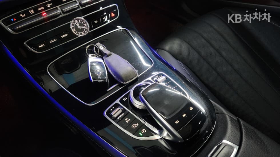 Mercedes-Benz E-Class (W213)E300 Exclusive - 16