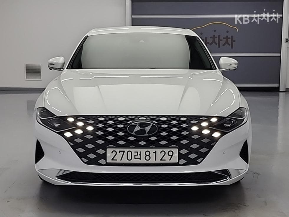Hyundai The New (facelift) Grandeur (Azera)2.5 Le Blanc - 2
