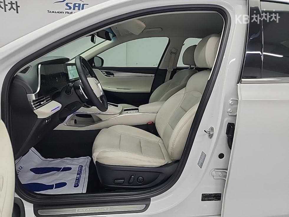 Hyundai The New (facelift) Grandeur (Azera)2.5 Le Blanc - 11