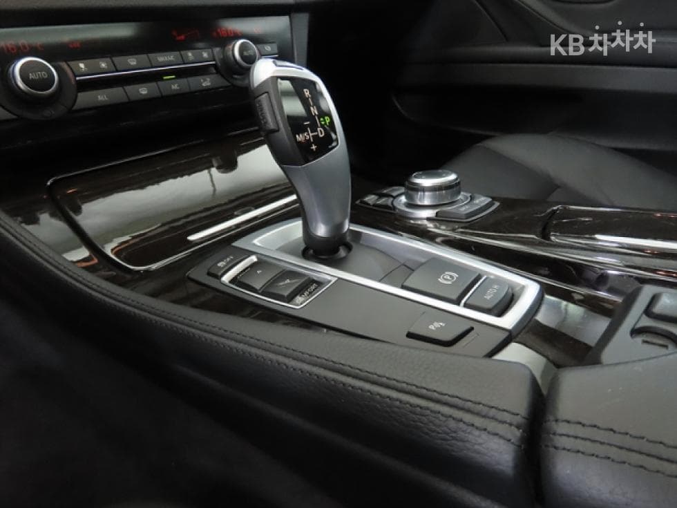BMW 5 Серия520d - 11
