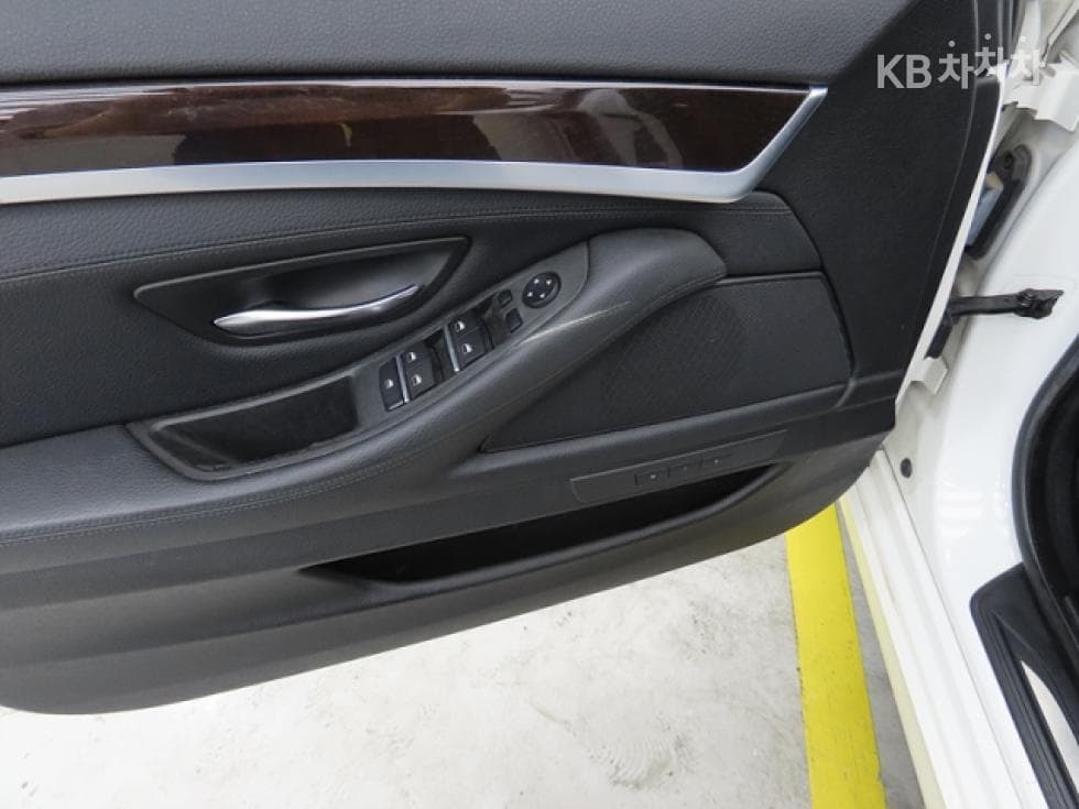 BMW 5 Серия520d - 13